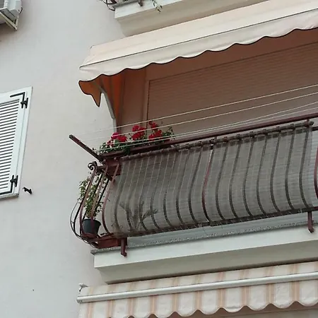 Maristela Apartment *