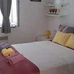 Maristela Apartment *